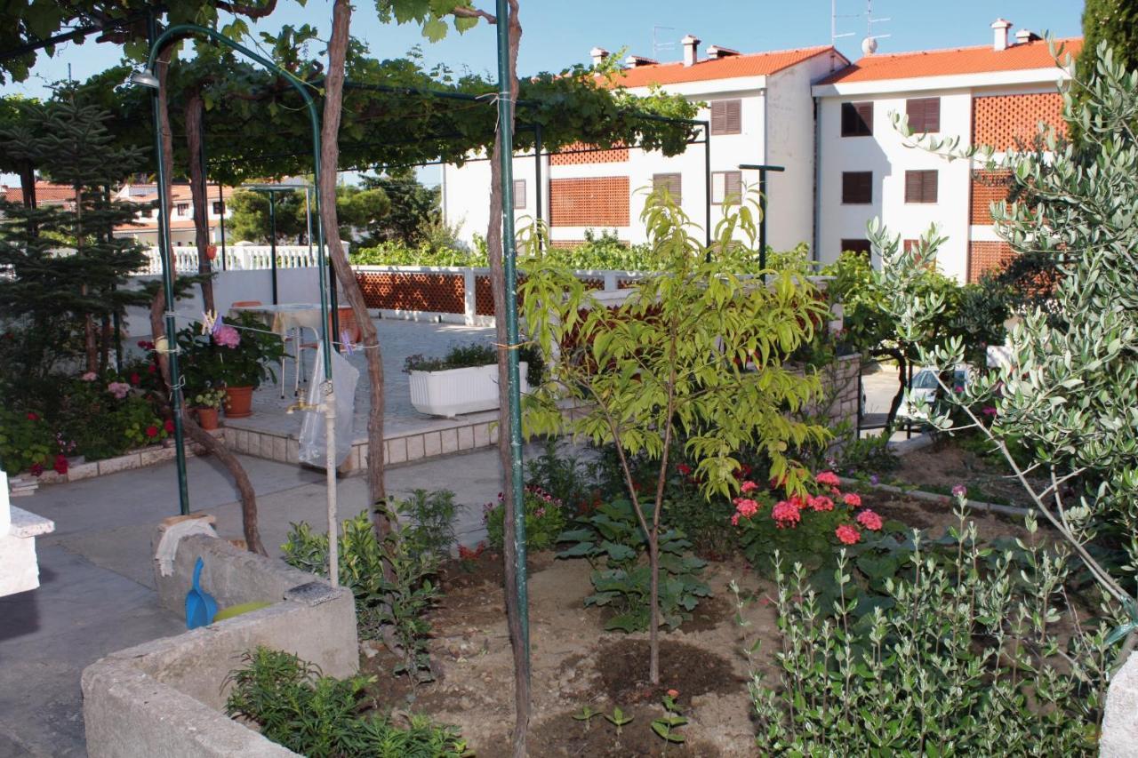 Apartments And Rooms With Parking Space Palit, Rab - 5061 Экстерьер фото
