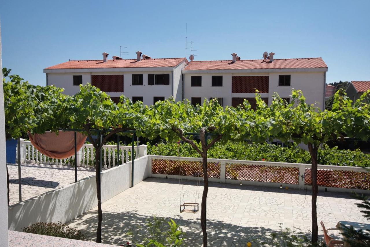 Apartments And Rooms With Parking Space Palit, Rab - 5061 Экстерьер фото