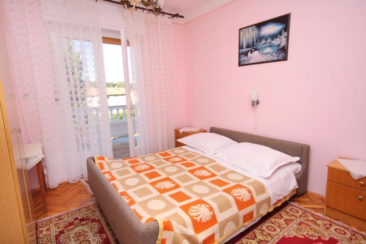 Apartments And Rooms With Parking Space Palit, Rab - 5061 Экстерьер фото